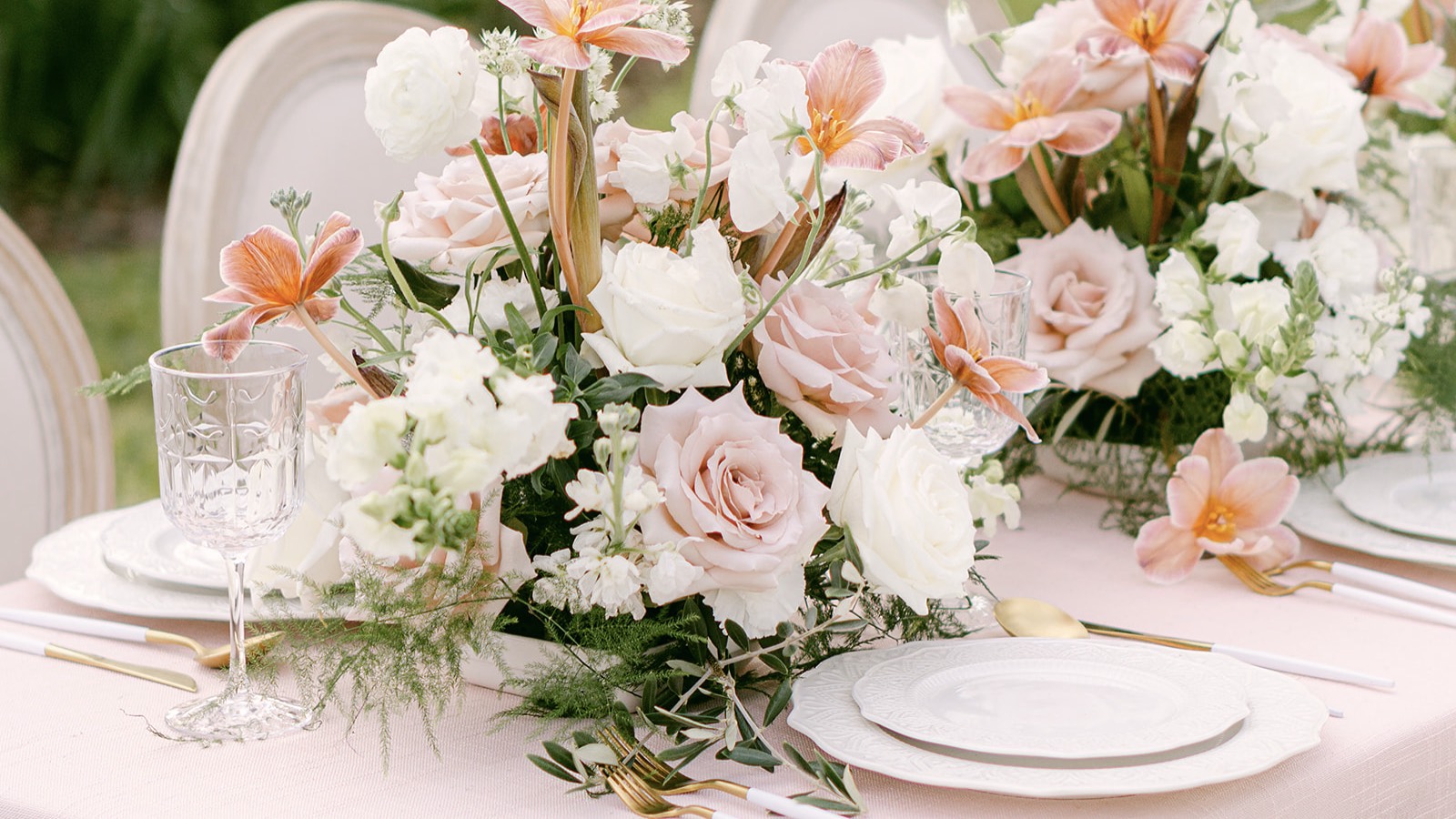 Table Design with Roses